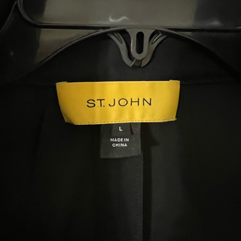St. John windbreaker - Picture 6 of 7